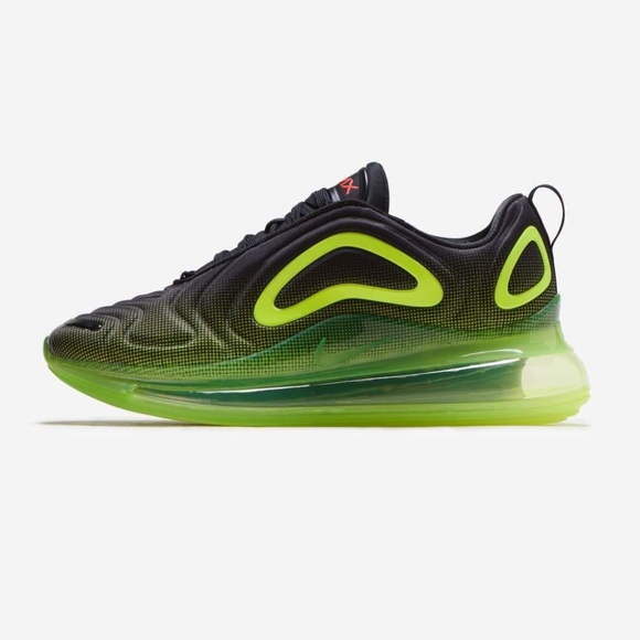 New youth size 6 Nike Air Max 720 black/volt GS Athletic Shoes